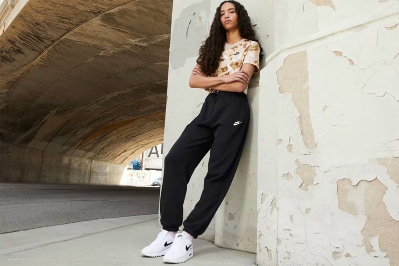 Style Nike Tech Pants